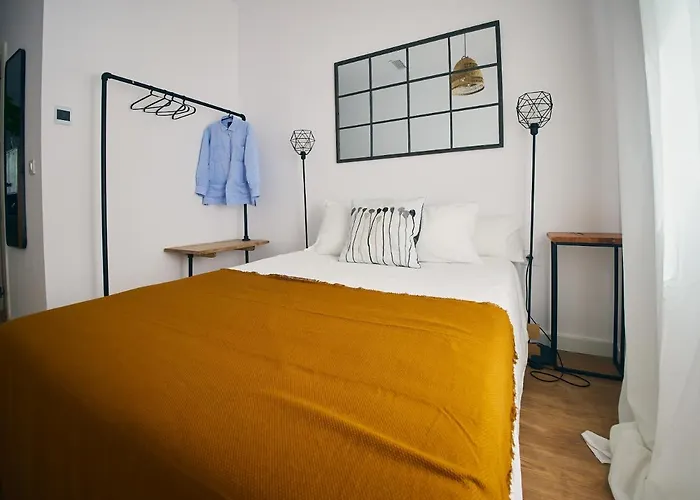 Pelicano Seville Apartments